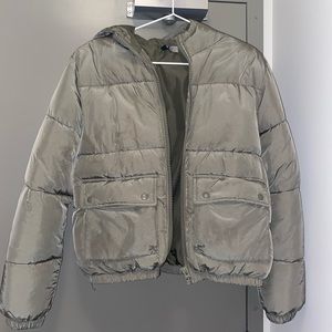 Olive green puffer coat 💚💚💚
